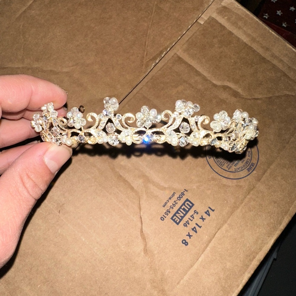 Sparkling Bridal Tiara - Picture 4 of 5